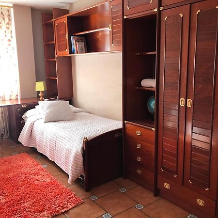 Apartamento Con Amplia Terraza Cerca Del Hospital Clinico 圣地亚哥－德孔波斯特拉 外观 照片