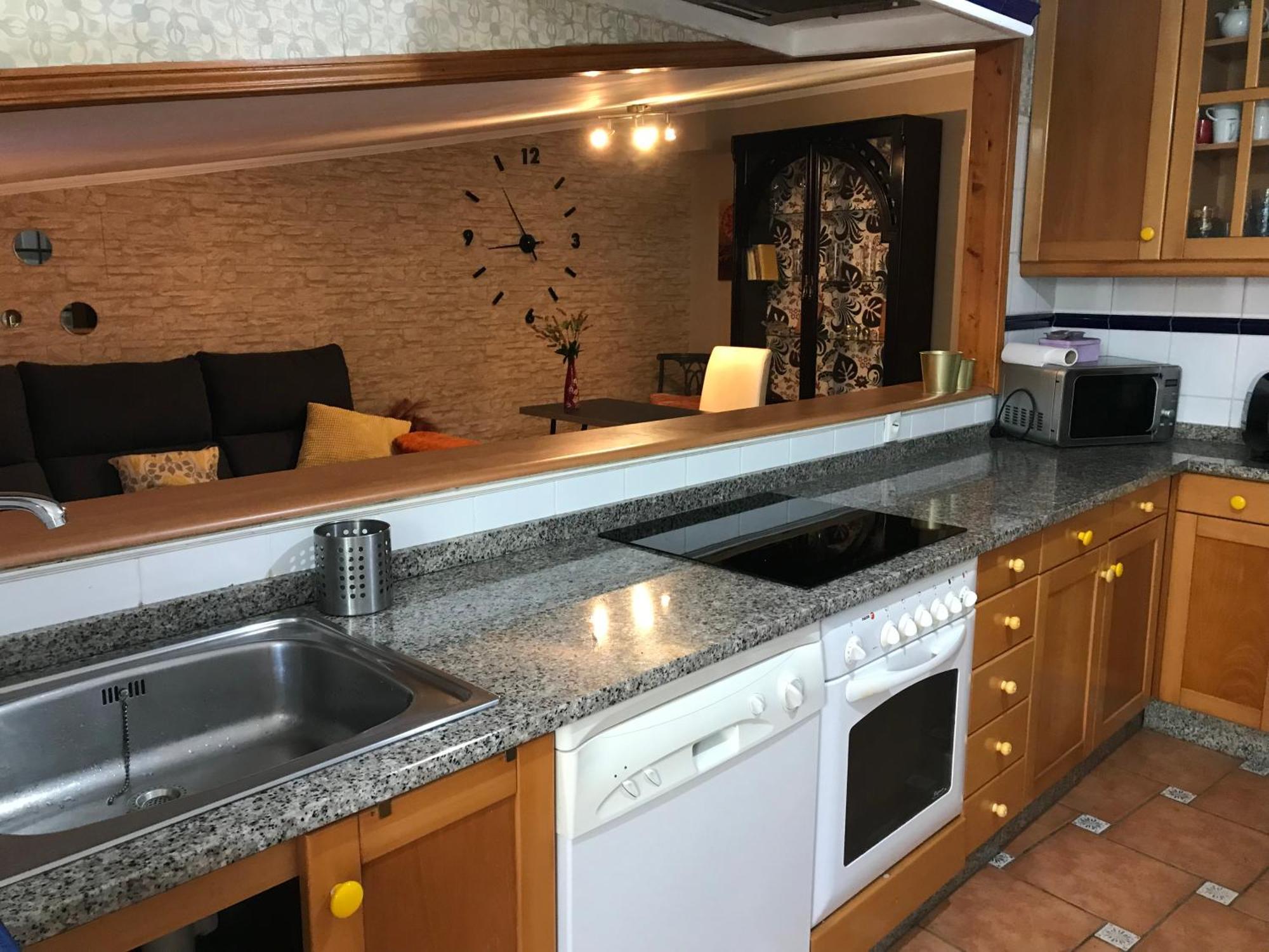 Apartamento Con Amplia Terraza Cerca Del Hospital Clinico 圣地亚哥－德孔波斯特拉 外观 照片