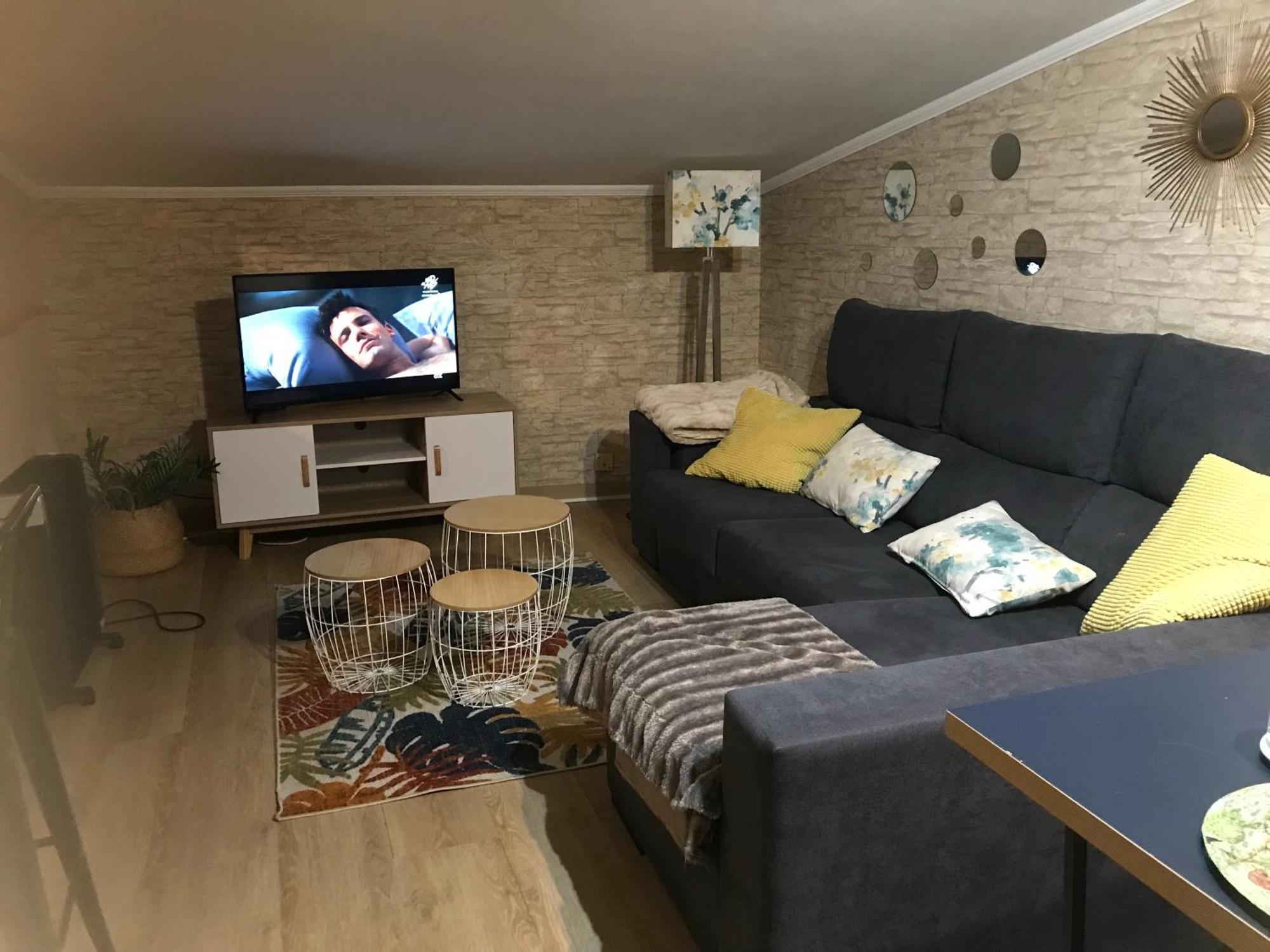 Apartamento Con Amplia Terraza Cerca Del Hospital Clinico 圣地亚哥－德孔波斯特拉 外观 照片